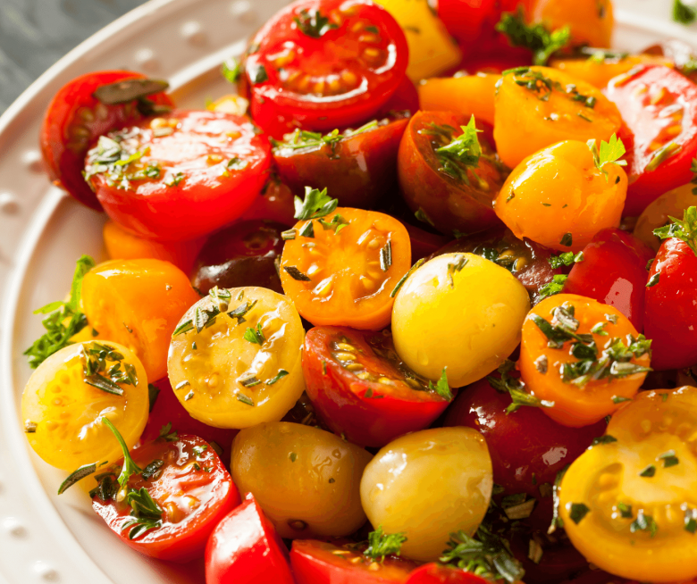 Kirschtomaten Salat mit Curryblättern